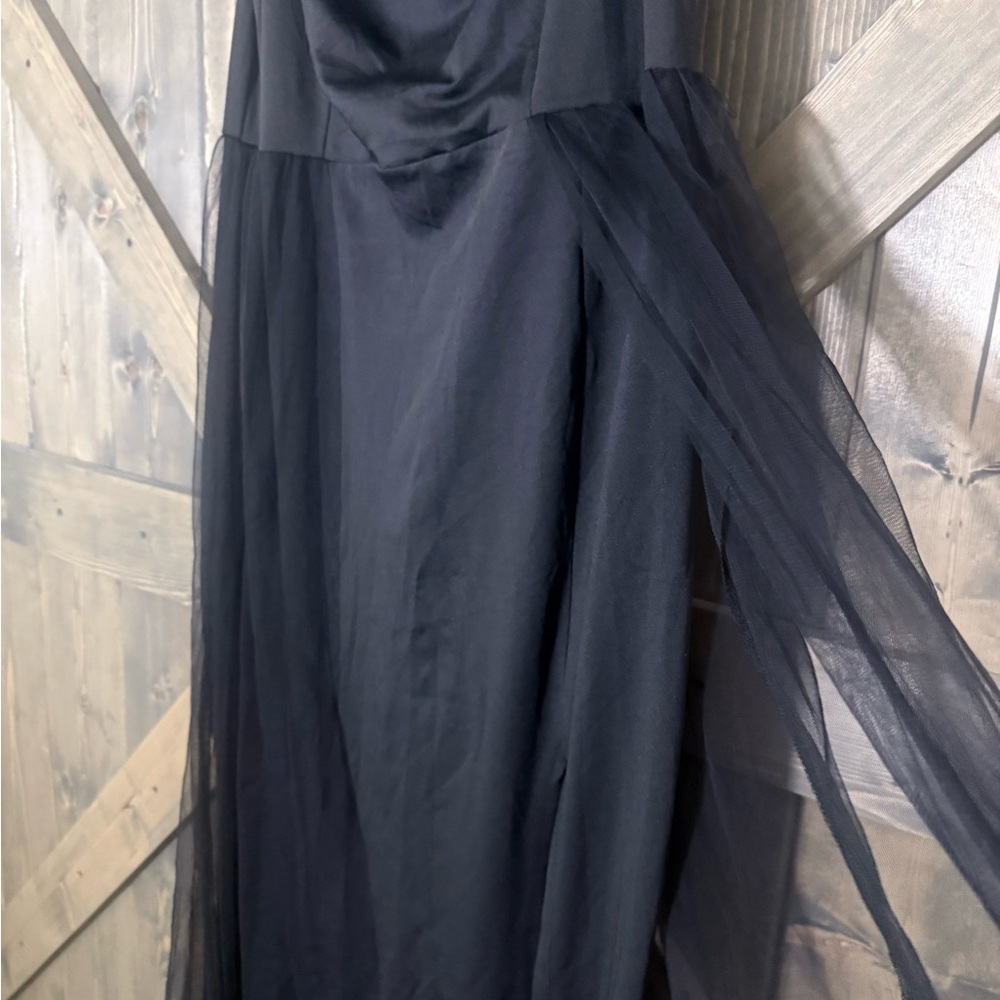 Elegant Black Maxi Dress with Silver Accents - Picture 5 of 7